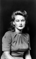 http://bernalespacio.com/files/gimgs/th-47_Mike Disfarmer Bonnie Dell Gardner, 1943.jpg
